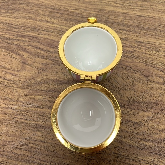 Genuine Porcelain Hand Painted Footed Egg Trinket/Jewelry Box - Picture 11 of 13